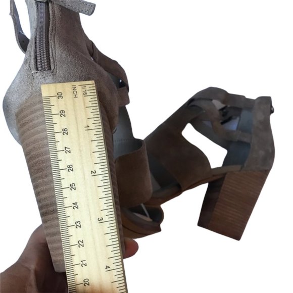 Hinge Women’s Tan Suede Block Heel Sandals Size 11.5M - Picture 3 of 8